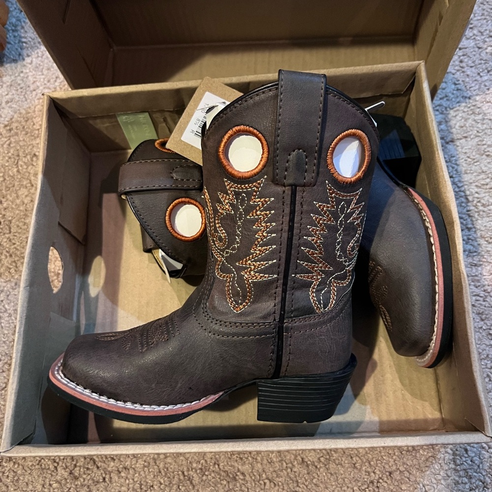 Swift Creek boots, youth size 8.5, brand new, never worn, with tags.